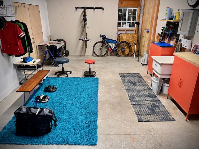 Comova bike barn adventure cycling accommodations
